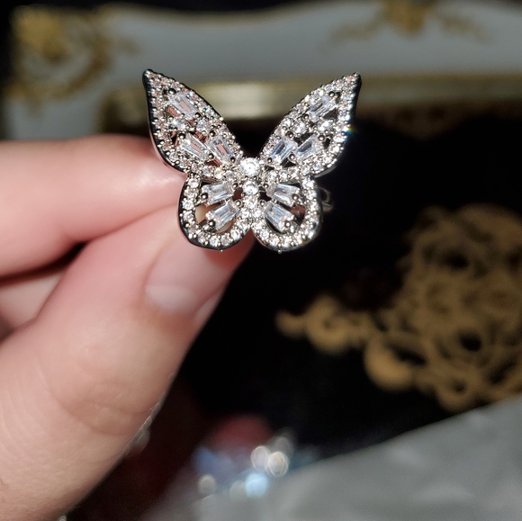 🦋Gorgeous crystal butterfly ring - Picture 2 of 5